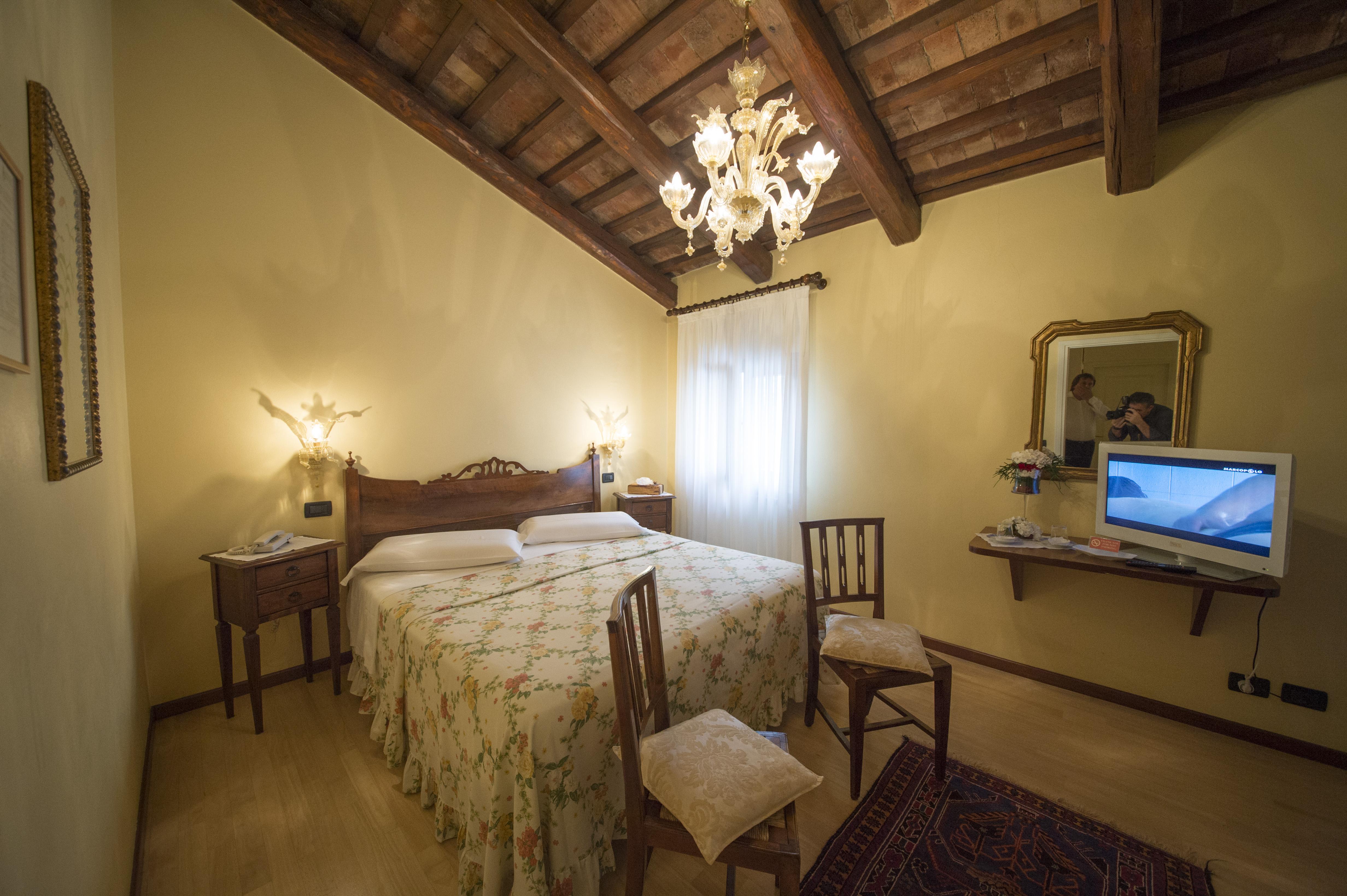 מירה Hotel La Rescossa מראה חיצוני תמונה